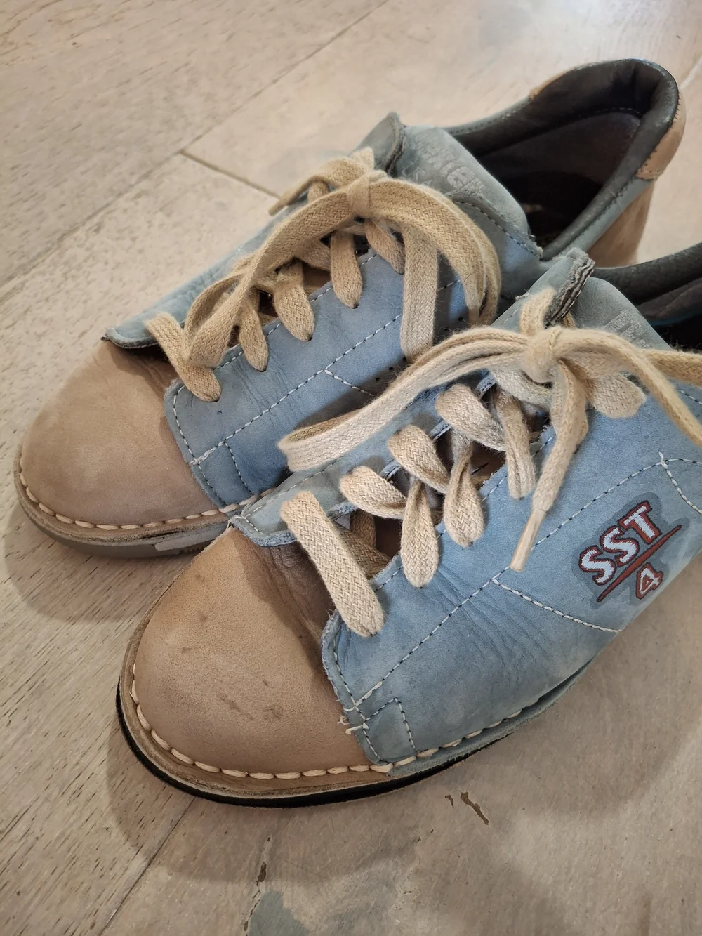 Dexters Light Blue and Tan Lace-Up Bowling Shoes